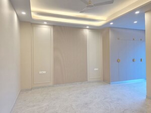 Room in 4 BHK Builder Floor at Sector 21 – for Rent