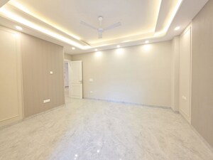 Room in 4 BHK Builder Floor at Sector 21 – for Rent