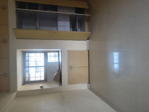 Room in 1 RK Apartment at Kalpataru Srishti, Mira Road – for Sale