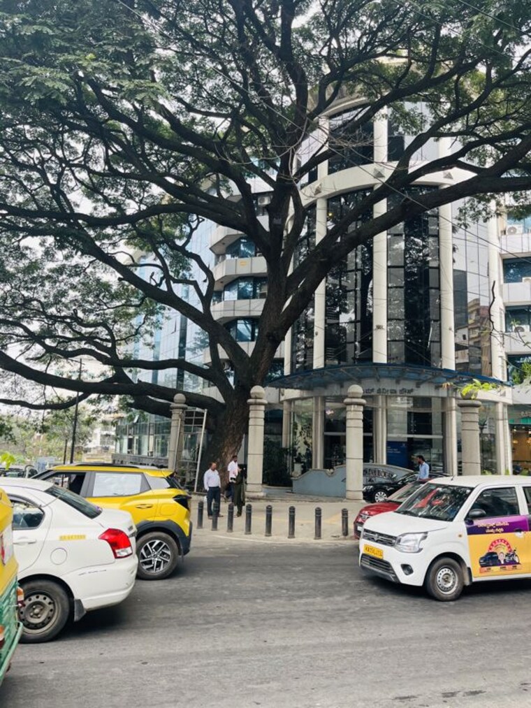  Parking, cunningham road Commercial Office Space 916 Sq.Ft. In Cunningham Road Bangalore 10519178