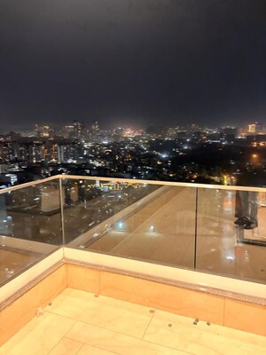 Swimming Pool in Studio Apartment at Central Park Bellavista Towers, Sector 48 – for Rent