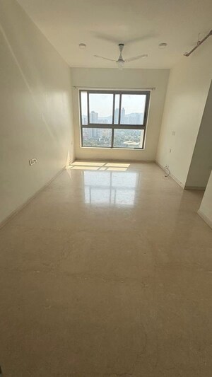 Room in 2 BHK Apartment at Kalpataru Paramount B, Kapur Bawdi – for Sale