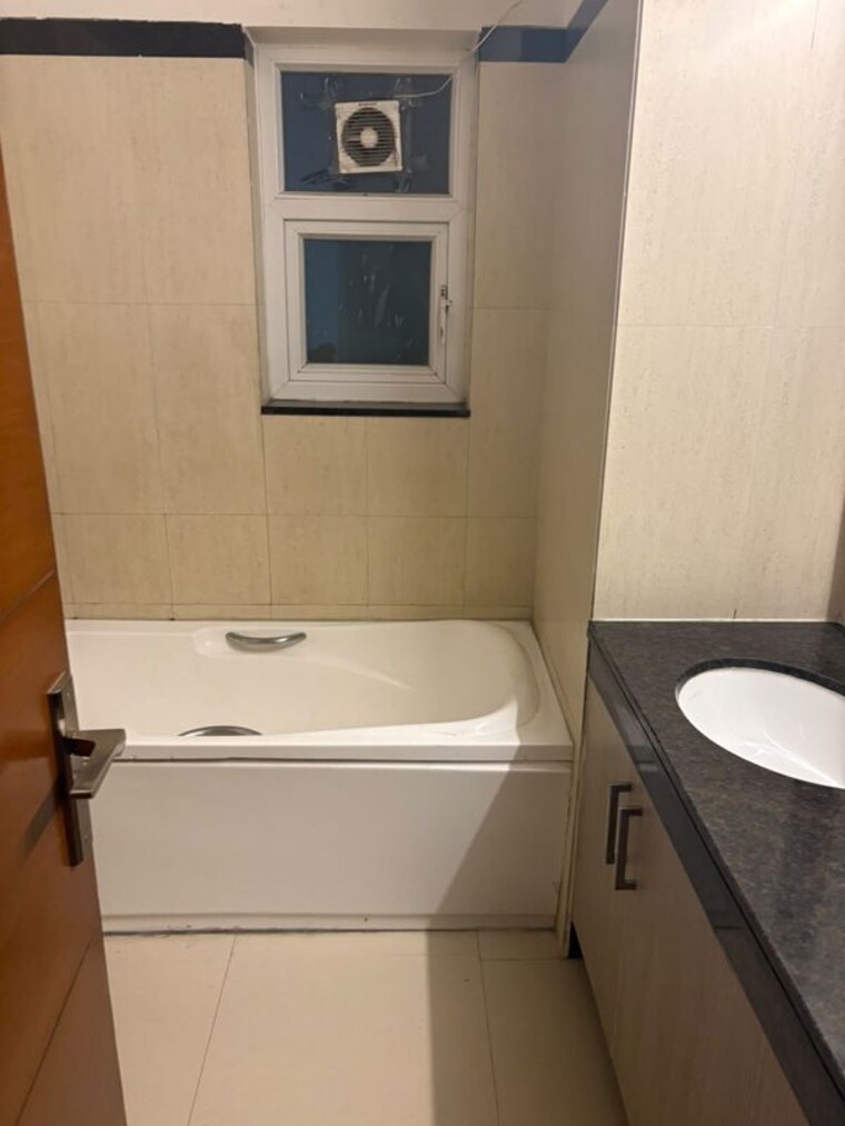 Bathroom, central-park-resorts 3 Bedroom 2100 Sq.Ft. Apartment In Sector 48 Gurgaon 10519208