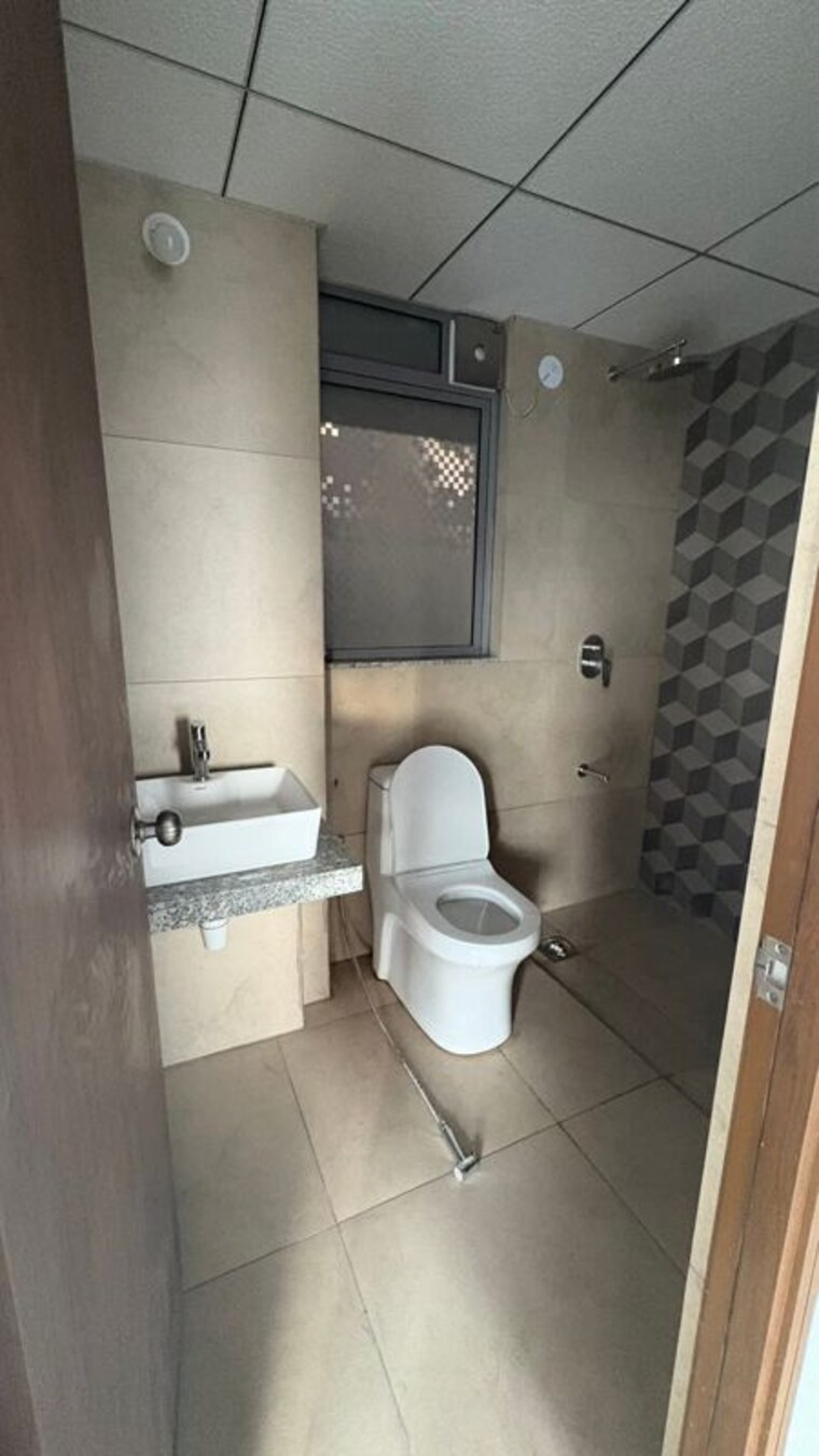 Bathroom, kalpataru-paramount-b 2 Bedroom 670 Sq.Ft. Apartment In Kapur Bawdi Thane 10519221