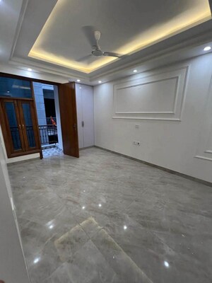 Parking in 2 BHK Builder Floor at Saket – for Sale