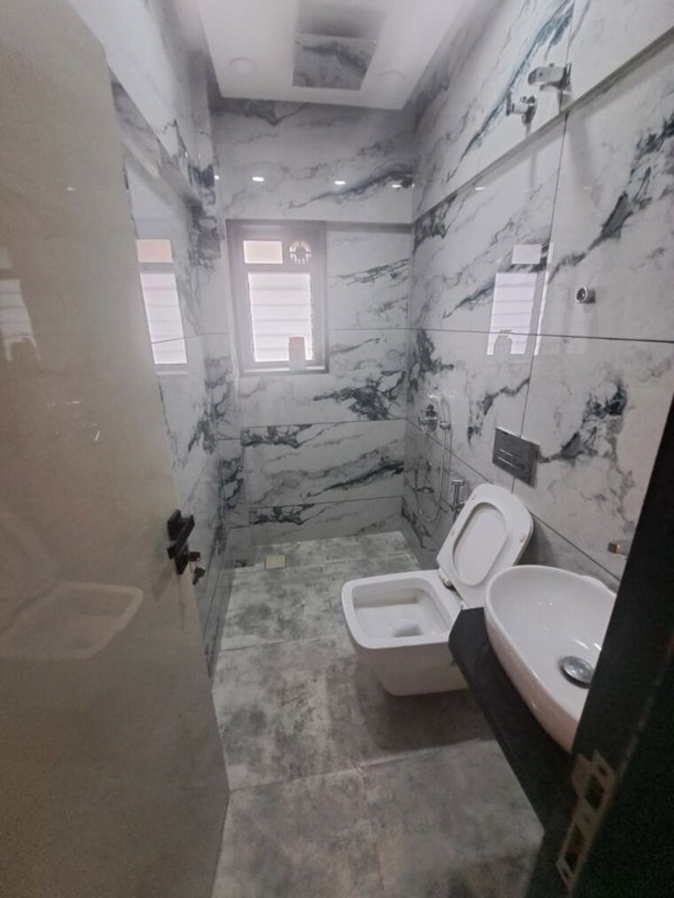 Bathroom, rustomjee-orva-residency 3 Bedroom 1100 Sq.Ft. Apartment In Bandra West Mumbai 10519253
