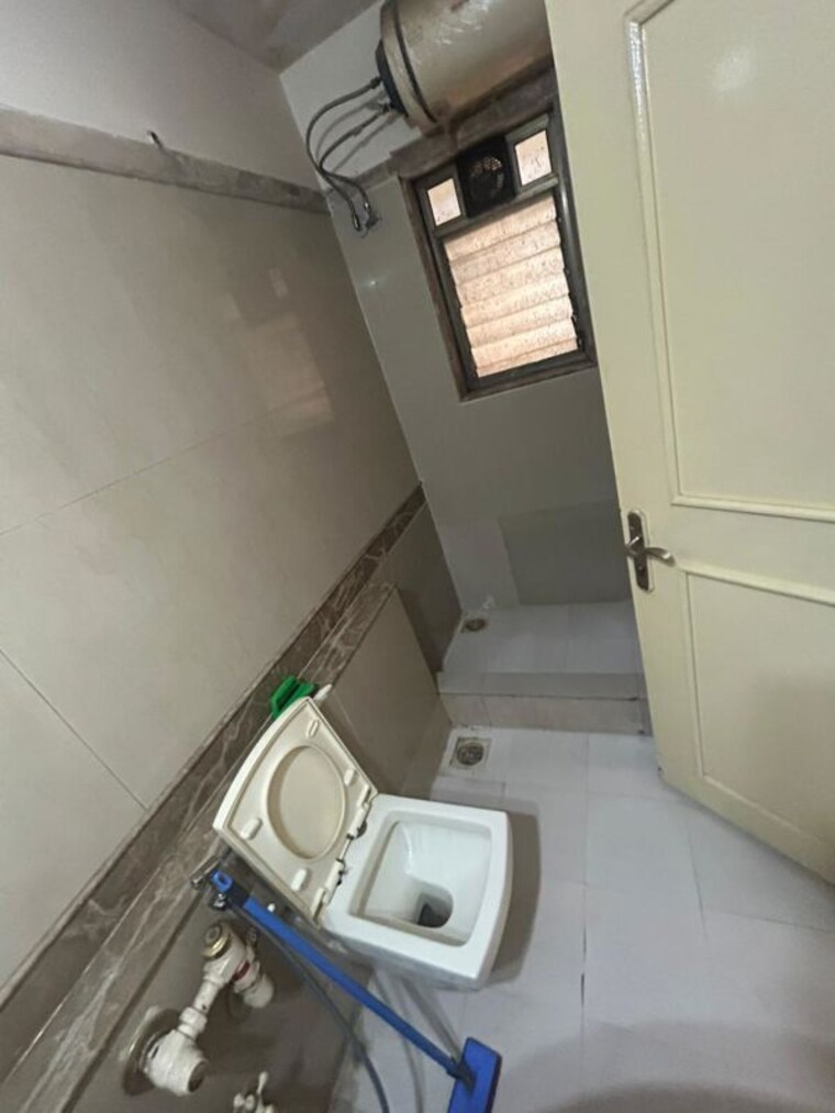 Bathroom, raheja-solitaire 3 Bedroom 1550 Sq.Ft. Apartment In Goregaon West Mumbai 10519260