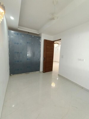 Room in 3 BHK Builder Floor at Sector 21 – for Rent