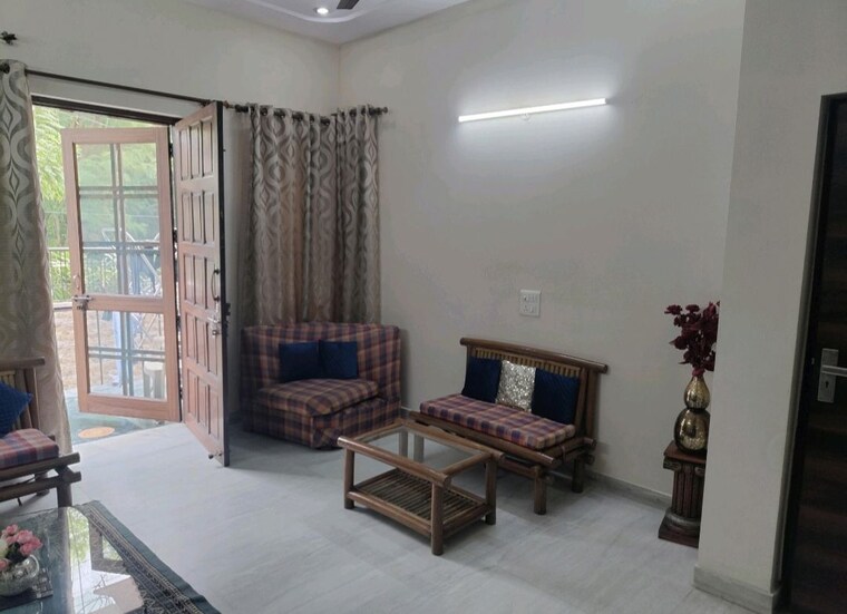 Living Room, sector 46 6+ Bedroom 200 Sq.Mt. Independent House In Sector 46 Noida 10519285
