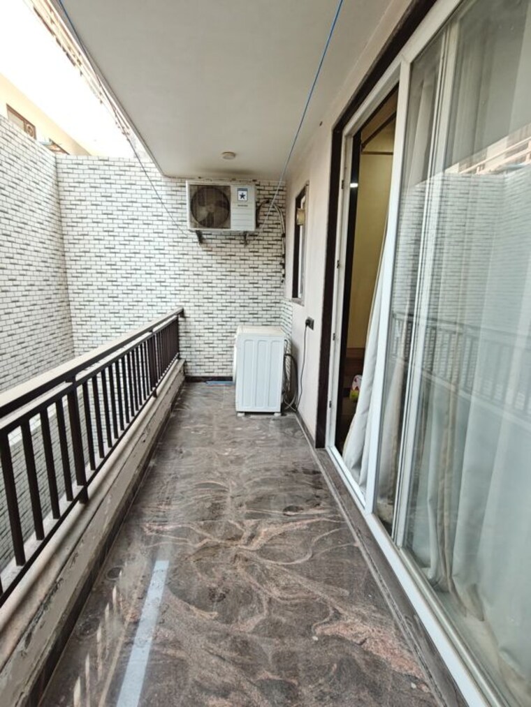 Balcony, sector 43 1 Bedroom 900 Sq.Ft. Builder Floor In Sector 43 Gurgaon 10519292