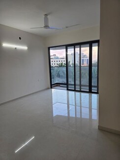 2 BHK Apartment For Rent in Rustomjee Paramount