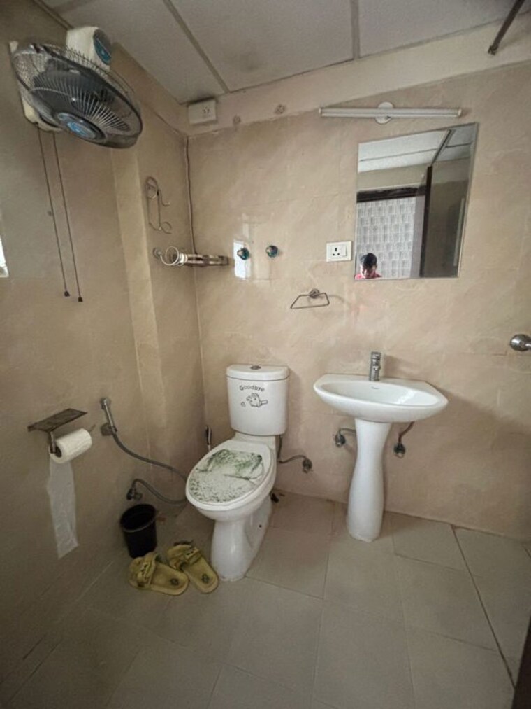 Bathroom, paramount-emotions 2 Bedroom 950 Sq.Ft. Apartment In Sector 1 Greater Noida Greater Noida 10519303