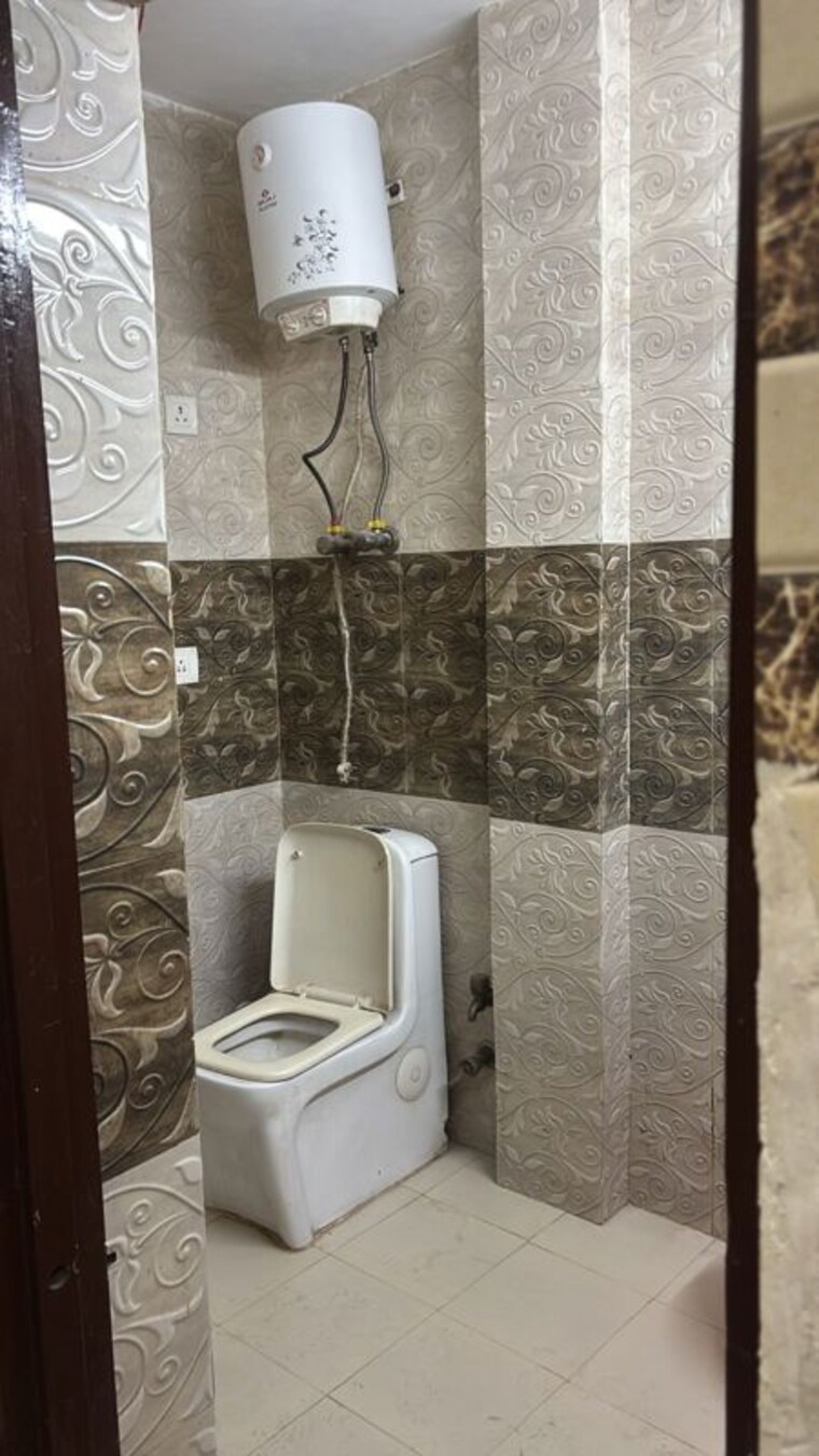 Bathroom, sukhdev vihar 3 Bedroom 2000 Sq.Ft. Builder Floor In Sukhdev Vihar Delhi 10519312