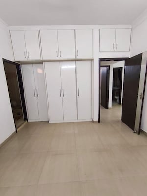 Room in 3 BHK Independent House at Sector 10 – for Rent