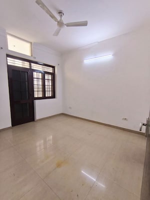 Room in 3 BHK Independent House at Sector 10 – for Rent