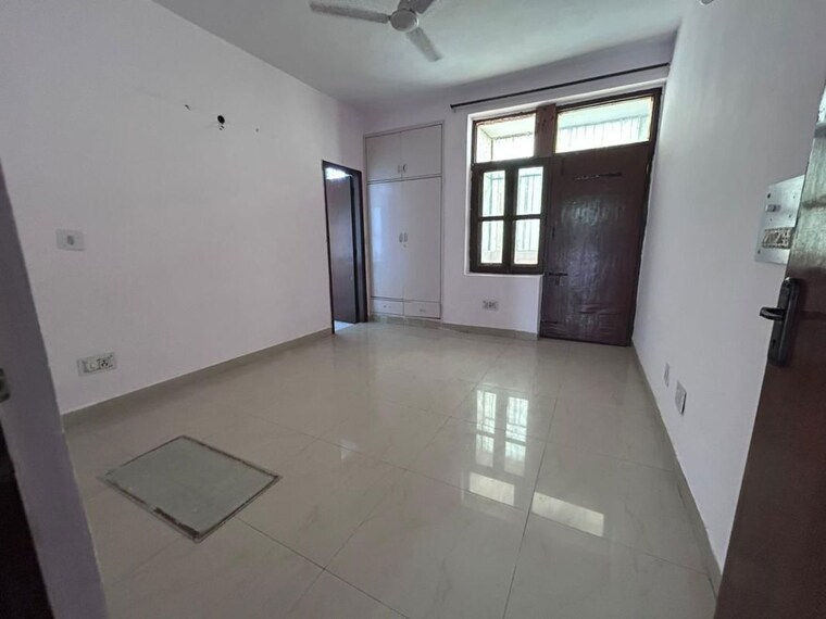 Room, sector 7 2 Bedroom 1550 Sq.Ft. Builder Floor In Sector 7 Gurgaon 10498827