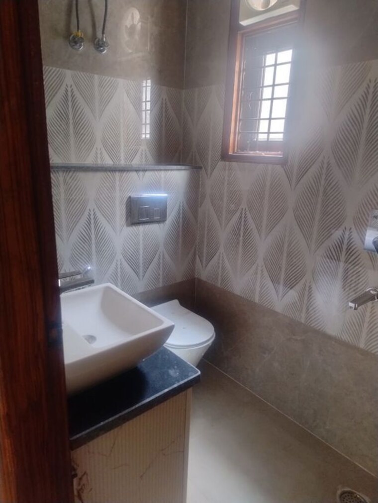 Bathroom, sector 7 2 Bedroom 1550 Sq.Ft. Builder Floor In Sector 7 Gurgaon 10498827