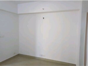 Room in 3 BHK Apartment at Supertech 34 Pavilion, Sector 34 – for Rent