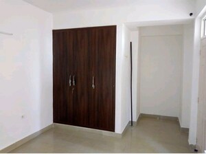 Room in 3 BHK Apartment at Supertech 34 Pavilion, Sector 34 – for Rent