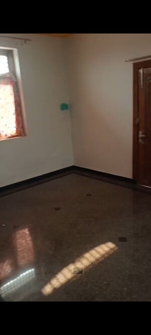 Room in 1 RK Builder Floor at Mu 1 Greater Noida – for Rent