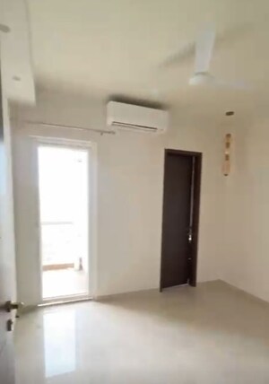 Room in 2 BHK Apartment at Smart World Orchard, Sector 61 – for Rent