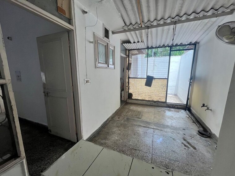 Kitchen, sector 30 1.5 Bedroom 300 Sq.Mt. Villa In Sector 30 Noida 10519389