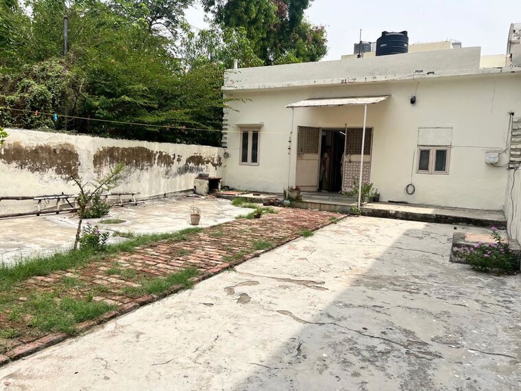 Exterior View, sector 30 1.5 Bedroom 300 Sq.Mt. Villa In Sector 30 Noida 10519389