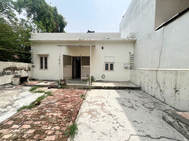Exterior View, sector 30 1.5 Bedroom 300 Sq.Mt. Villa In Sector 30 Noida 10519389