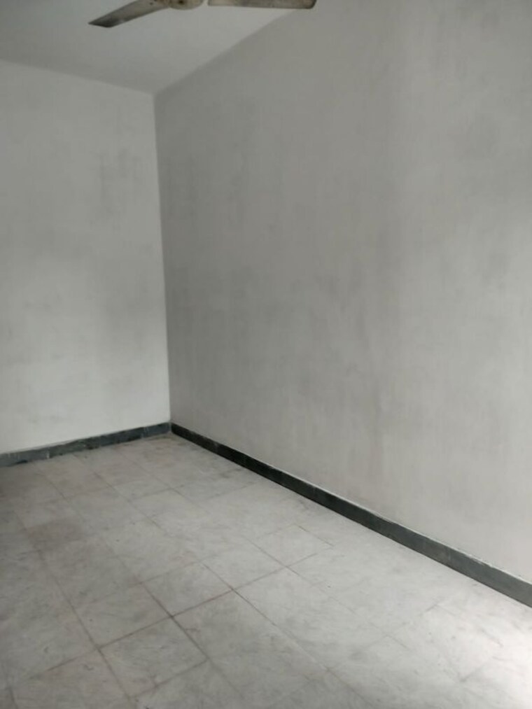 Room, sector 37 1.5 Bedroom 300 Sq.Mt. Villa In Sector 37 Noida 10519399