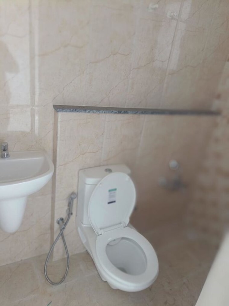 Bathroom, sanathal 2 Bedroom 950 Sq.Ft. Apartment In Sanathal Ahmedabad 10519398