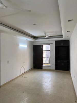 Room in 3.5 BHK Villa at Sector 30 – for Rent