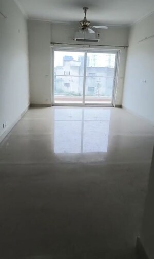 3 BHK Apartment For Rent in Shree Vardhman Victoria, Sector 70