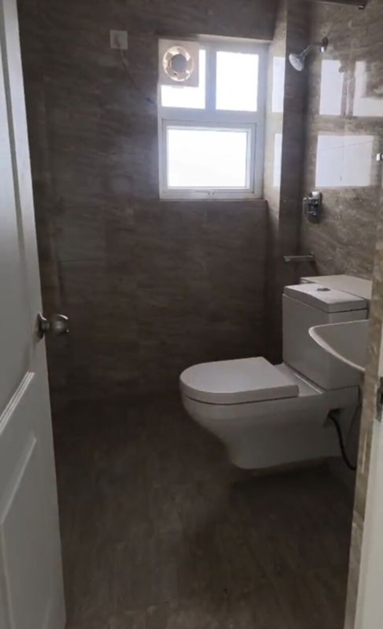 Bathroom, shree-vardhman-victoria 3 Bedroom 1950 Sq.Ft. Apartment In Sector 70 Gurgaon 10519444
