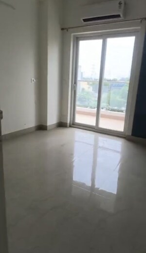 Room in 3 BHK Apartment at Shree Vardhman Victoria, Sector 70 – for Rent