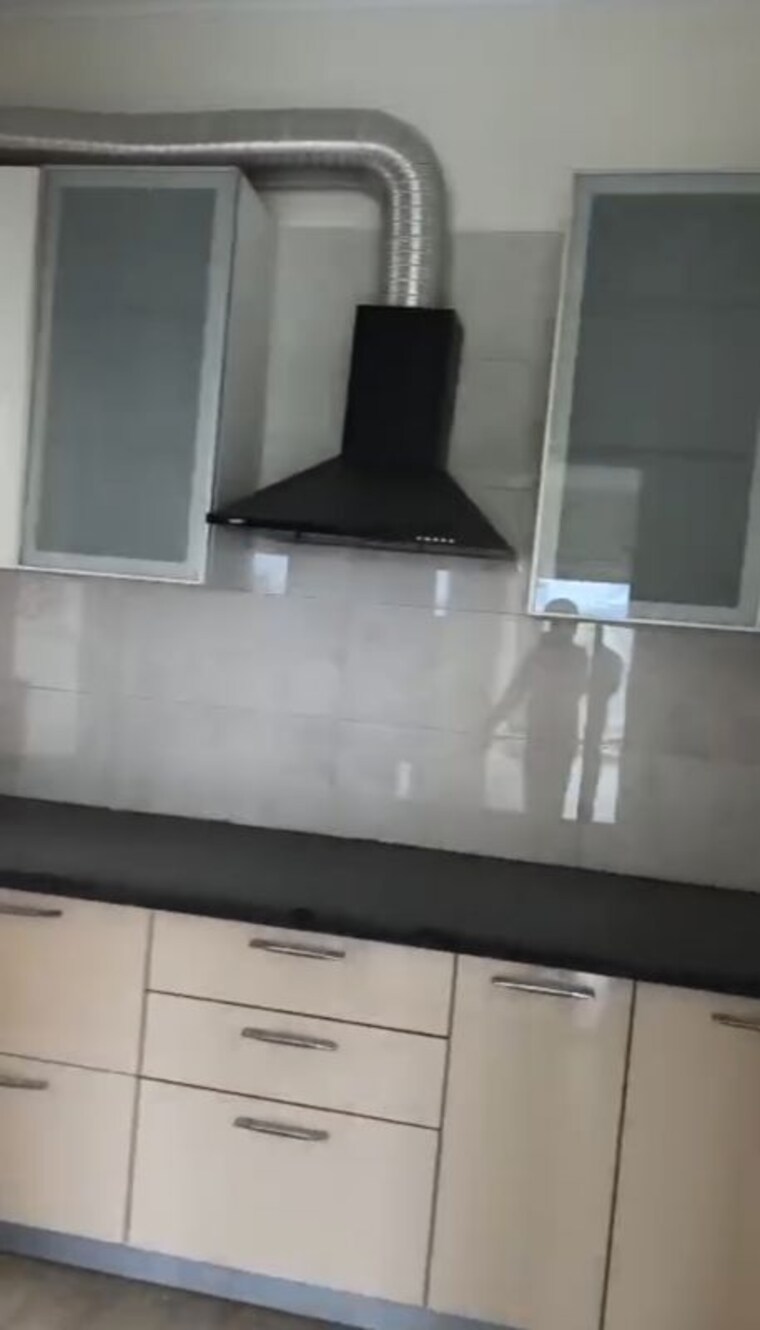Kitchen, shree-vardhman-victoria 3 Bedroom 1950 Sq.Ft. Apartment In Sector 70 Gurgaon 10519444
