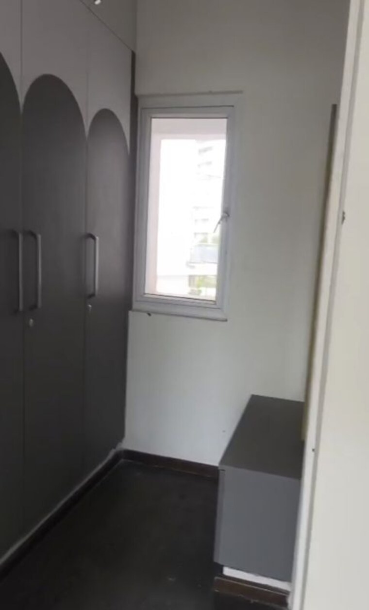 Bathroom, shree-vardhman-victoria 3 Bedroom 1950 Sq.Ft. Apartment In Sector 70 Gurgaon 10519444