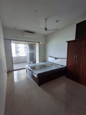 Room in 3 BHK Apartment at Lokhandwala Minerva Mahalaxmi, Mahalaxmi – for Rent