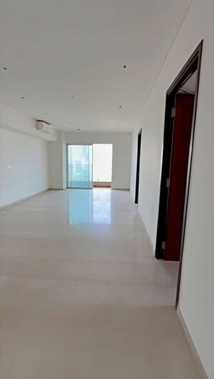 Room in 3 BHK Apartment at Lokhandwala Minerva Mahalaxmi, Mahalaxmi – for Rent