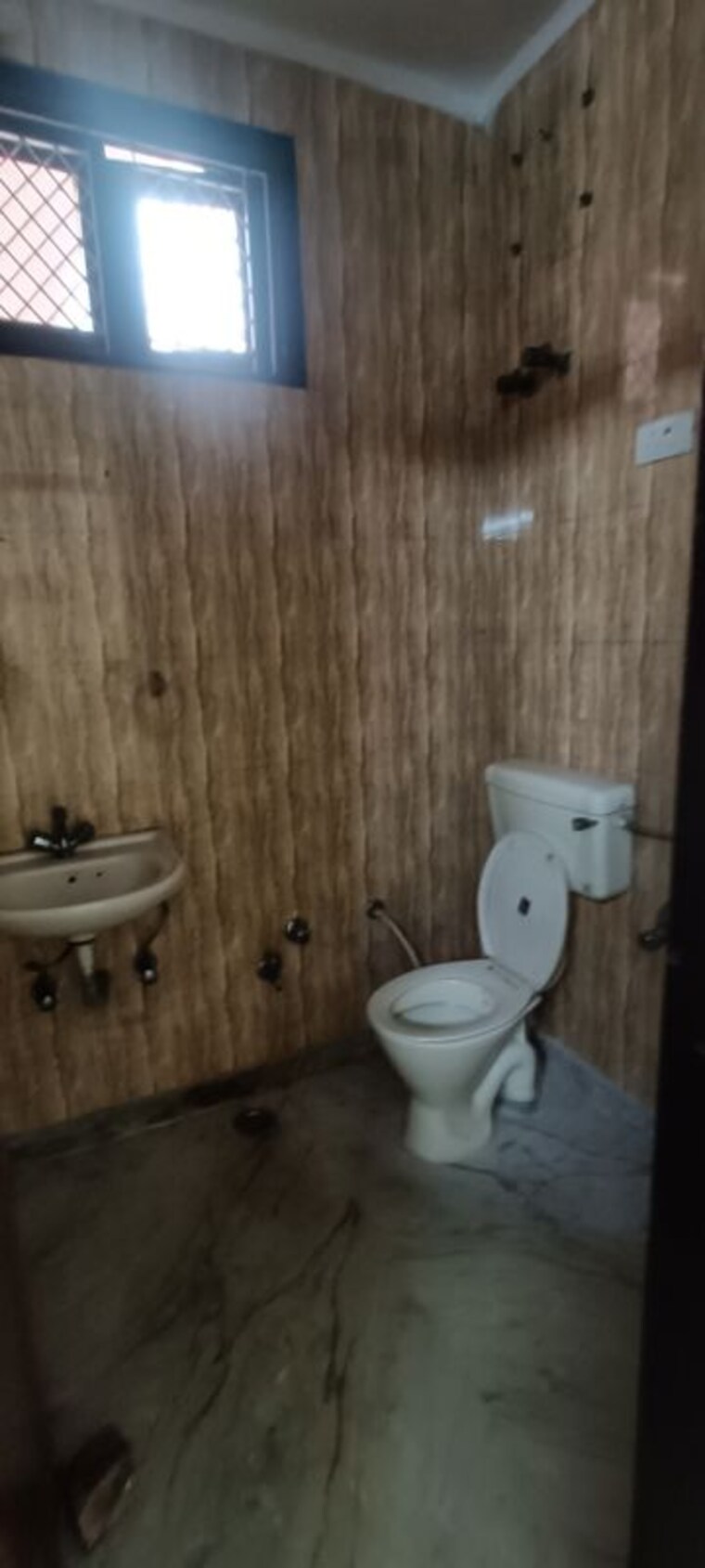 Bathroom, rohini sector 7 2 Bedroom 650 Sq.Ft. Builder Floor In Rohini Sector 7 Delhi 10519592