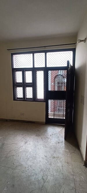 Room in 2 BHK Builder Floor at Rohini Sector 7 – for Rent