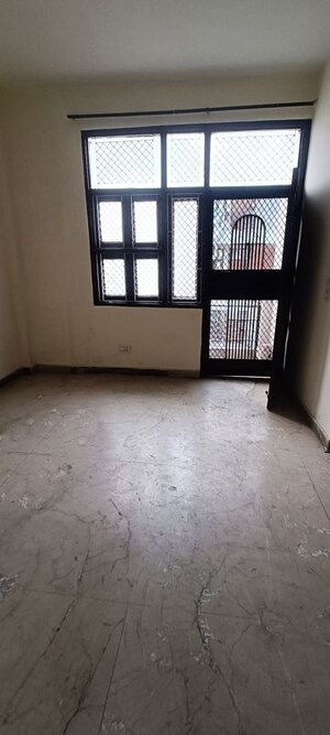 Room in 2 BHK Builder Floor at Rohini Sector 7 – for Rent