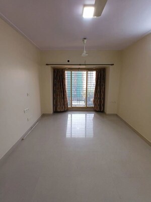 Room in 2 BHK Apartment at Lokhandwala Whispering Palms, Kandivali East – for Rent
