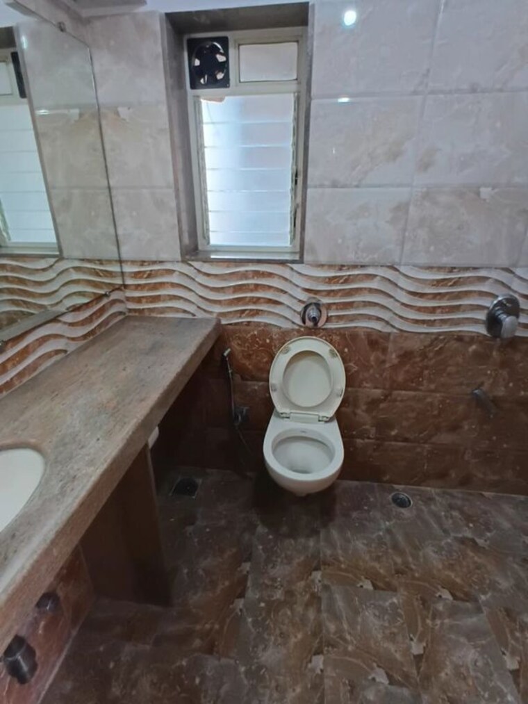 Bathroom, lokhandwala-whispering-palms 2 Bedroom 700 Sq.Ft. Apartment In Kandivali East Mumbai 10519598