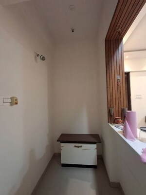 Furnished Amenities in 2 BHK Apartment at Lokhandwala Octacrest, Kandivali East – for Rent
