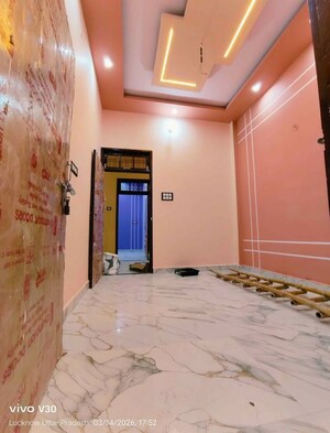 Room in 2 BHK Independent House at Jankipuram – for Sale