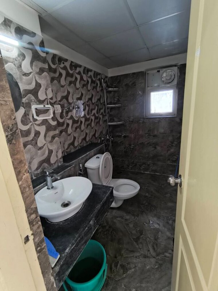 Bathroom, gaur-saundaryam 3.5 Bedroom 1930 Sq.Ft. Apartment In Tech Zone 4 Greater Noida Greater Noida 10519634