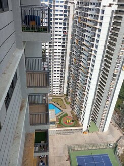2 BHK + Study Room Apartment For Sale in Amanora Gold Towers