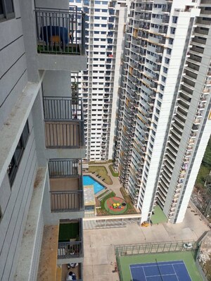 2 BHK Apartment For Sale in Amanora Gold Towers, Hadapsar