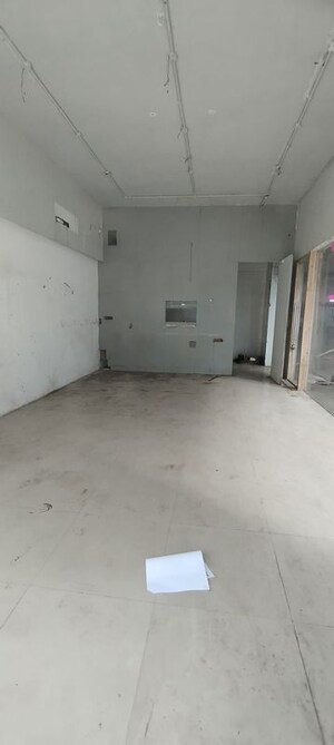  Showroom For Rent in Bharthana