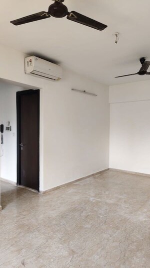 Room in 2.5 BHK Apartment at Lodha Splendora Tierra, Ghodbunder Road – for Rent